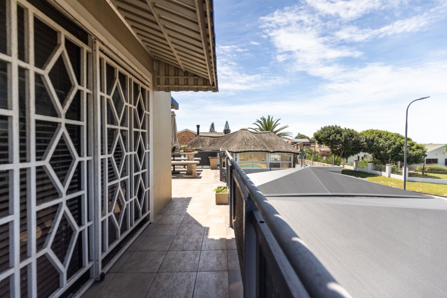 4 Bedroom Property for Sale in Bluewater Bay Eastern Cape